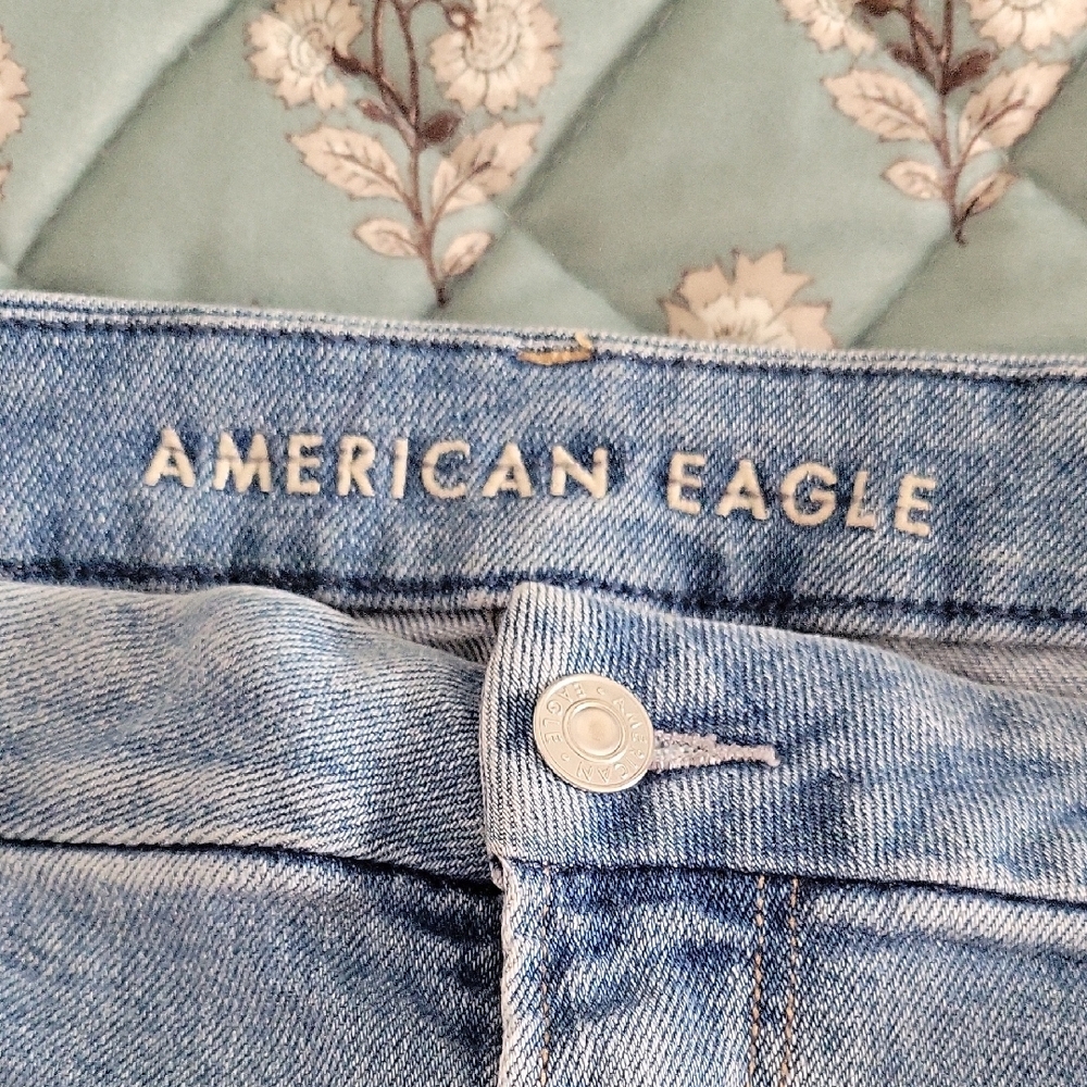 American Eagle Outfitters Light Blue Boyfriend Jeans - Picture 2 of 4